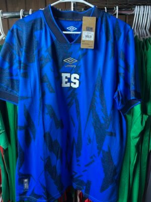 New with tags El Salvador home jersey Large.