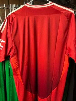 Alternative view of New with tags Manchester United 24/25 Home Jersey Large.