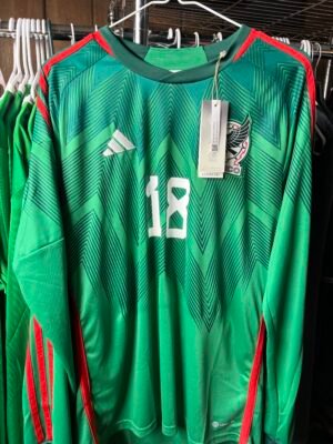 New with tags Mexico Home A Guardado 22-23 jersey large, long sleeve.