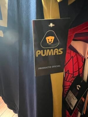 Alternative view of NWT Pumas Large