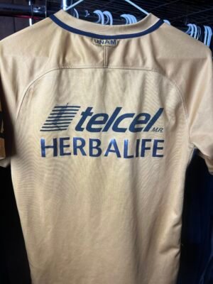 Alternative view of Pumas 16 M or L size is faded