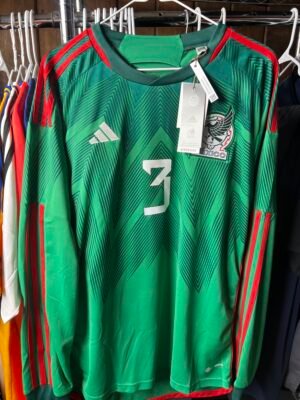 Cesar Montez Large NWT  22/23