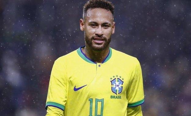 https://ichef.bbci.co.uk/ace/standard/624/cpsprodpb/14EE0/production/_126882758_neymar_getty.jpg